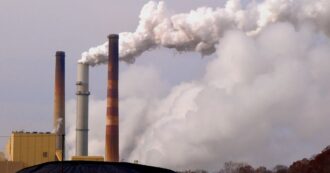 Copertina di Nuovo record per le emissioni globali di CO2 legate all’energia: “Colpa di Cina e India”