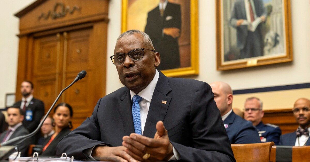 Il capo del Pentagono al Congresso Usa: ‘Se Kiev perde, sarà guerra tra Nato e Russia’. Mosca: ‘Irresponsabili, il vero aggressore è Washington’