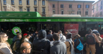 Copertina di Treviso, l’autista del bus è una donna: parte il coro choc di un gruppo di studenti che inneggiano allo stupro