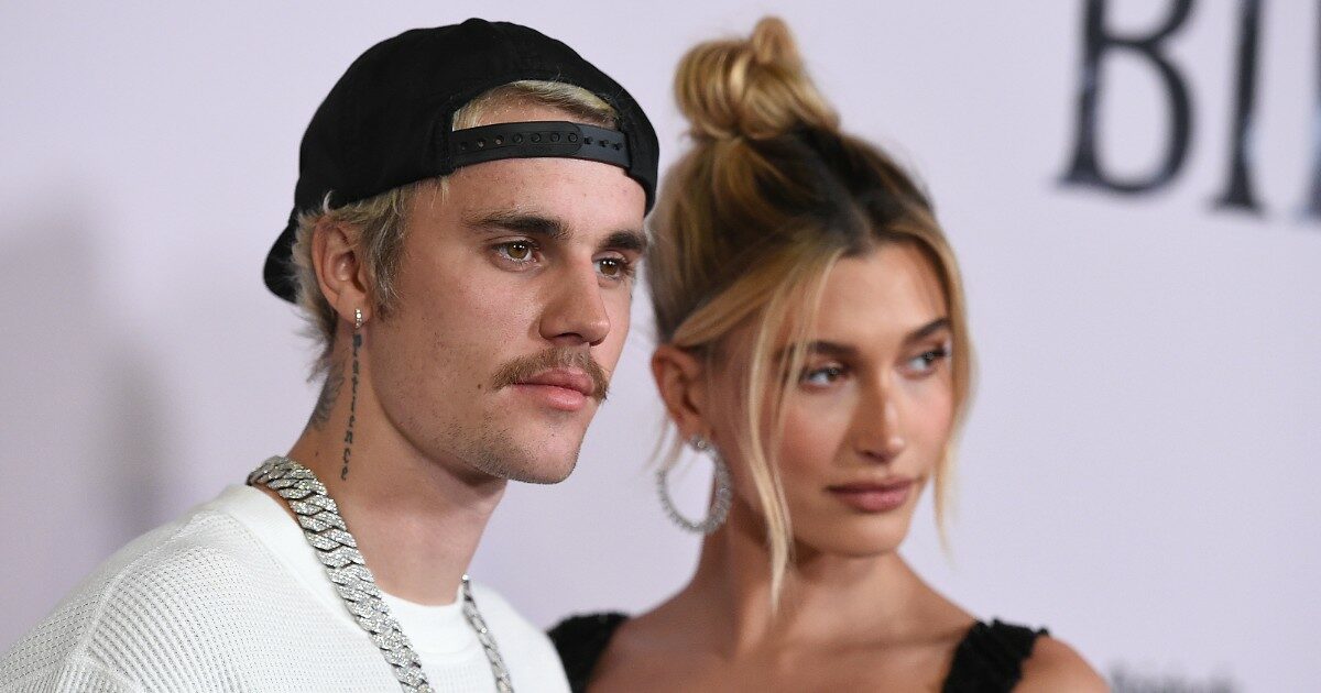 “Pregate per Justin Bieber e Hailey Baldwin. Il nemico non vuole che si avvicinino a Gesù”: la richiesta del padre di lei allarma i fan