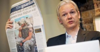 Copertina di Le tappe del caso Assange: Wikileaks, gli scoop sulle sulle guerre Usa, le accuse di stupro, gli anni e la paternità in ambasciata, il carcere, il rilascio