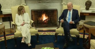 Copertina di Meloni incontra Biden alla Casa Bianca: “Siamo grandi amici”. Cancellato il punto stampa di rito. Chigi: “Non era programmato”