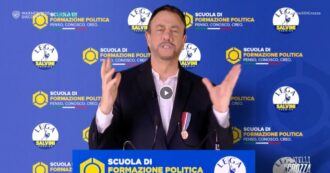 Copertina di Crozza/Salvini non ne imbrocca una e si riempie di “medaglie”: “Ho portato la Lega al 3% in Sardegna dopo averla governata male per 5 anni”