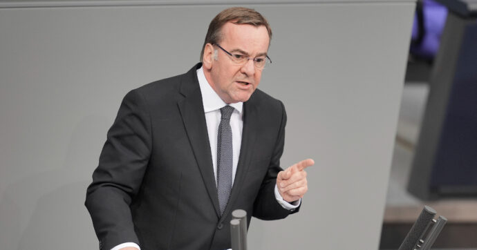 Ufficiali tedeschi intercettati, il ministro della Difesa di Berlino: “Putin vuol destabilizzarci”. Ma ammette: “Usata una linea non sicura”