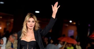 Copertina di Alba Parietti: “Gambe e cervello: donne, fate politica senza sudditanza”