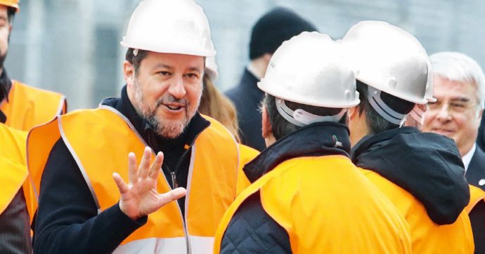 Copertina di Salvini, tour elettorale: il Mit paga mezzo milione