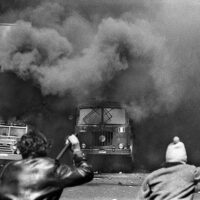 Credit ©UlianoLucas. L’assalto alla sede del M.S.I. in via Mancini durante il quale morirà lo studente Giannino Zibecchi, Milano, 1975