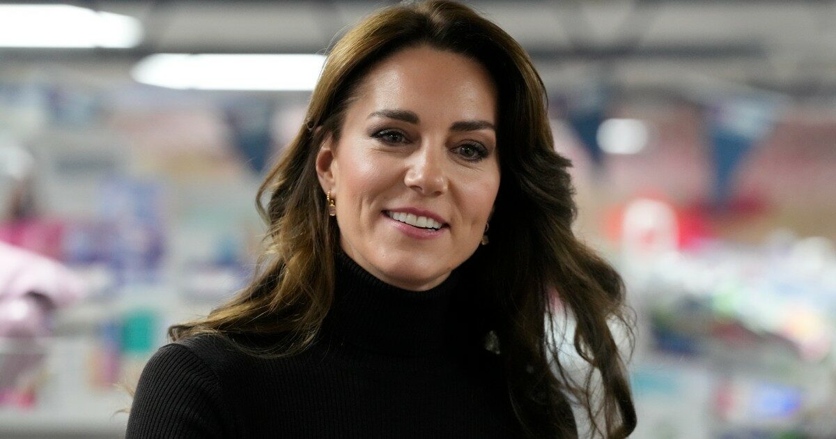 “Kate Middleton, vieni in Italia, puoi fare qualsiasi cosa: vendere pandori, sparare a Capodanno, fermare treni e farti un bel ritratto a olio”: l’ironia di Fiorello