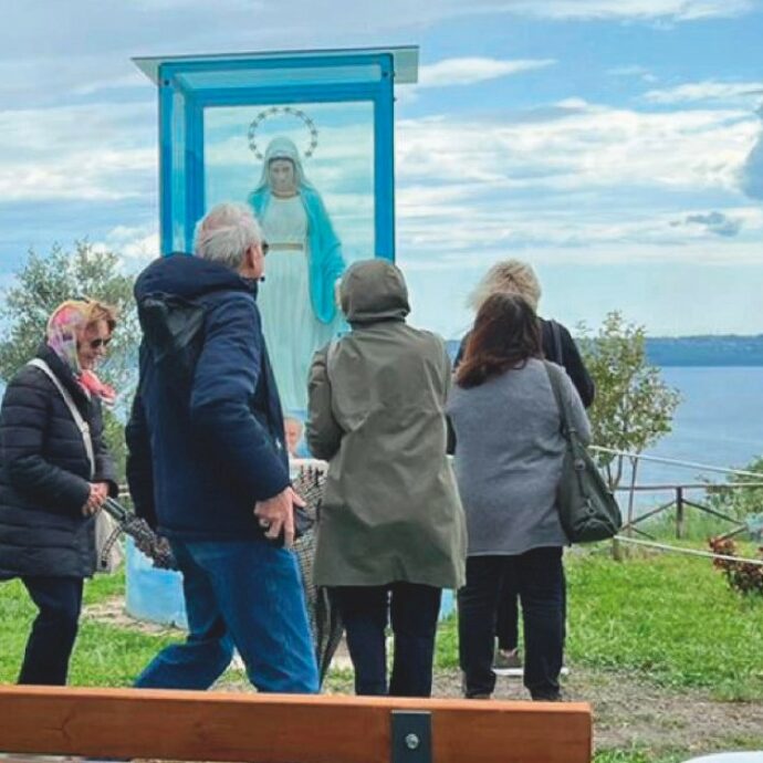 Madonna di Trevignano, Gisella Cardia sfida il vescovo: i suoi adepti si riuniscono nonostante il divieto della Diocesi