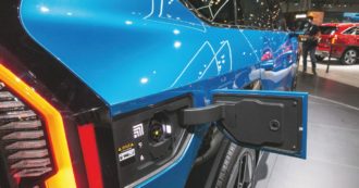 Copertina di Mercedes, Land Rover  e tutti gli altri: l’elettrico non è più così seduttivo