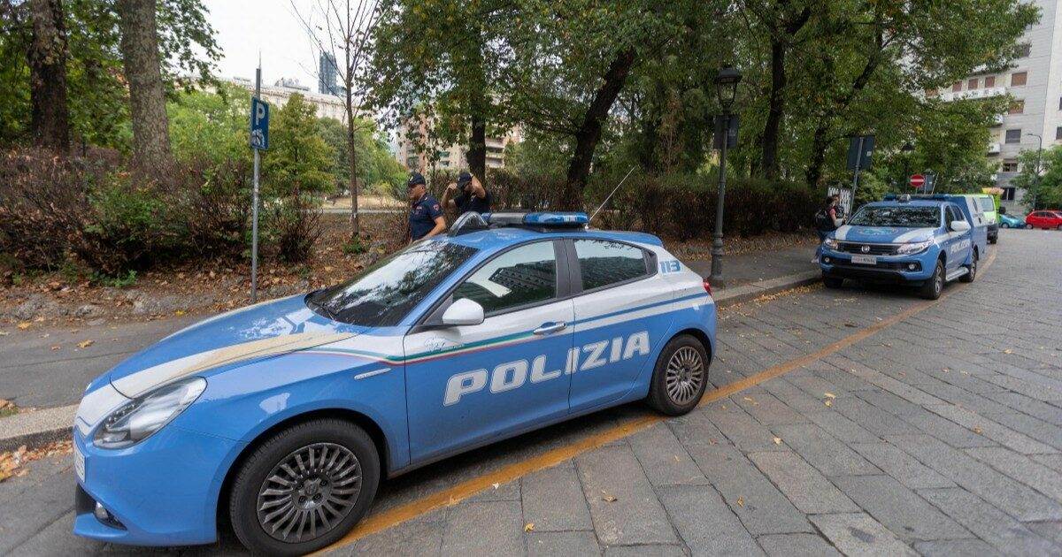 Arezzo Ragazzo Trovato Morto In Un Giardino Pubblico Indagini In