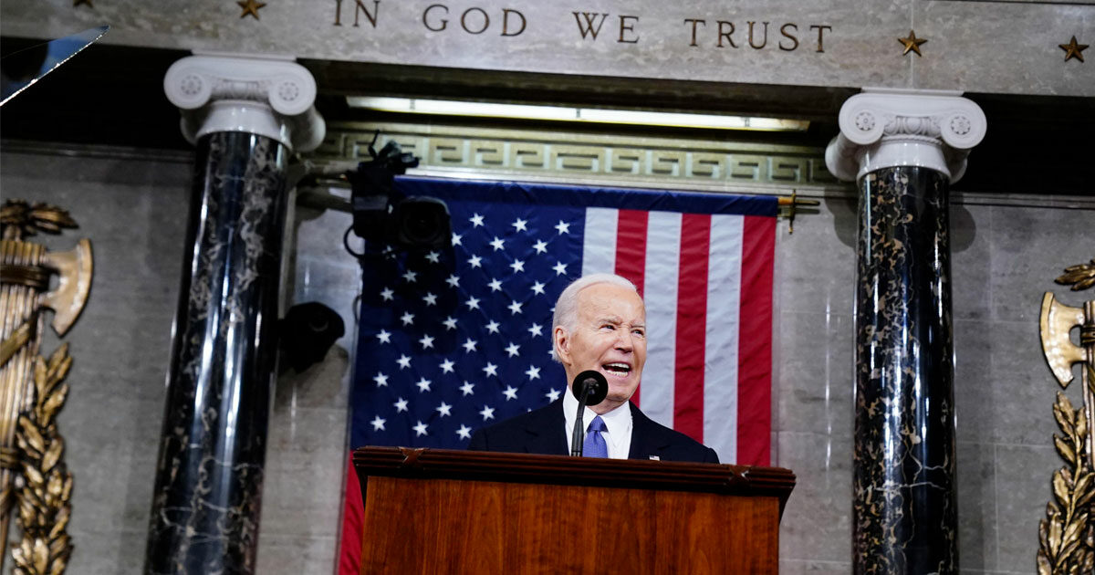 Biden, ultimo discorso sullo Stato dell’Unione: il presidente non cita Trump e parla di aborto e democrazia. “L’età? Contano le idee”