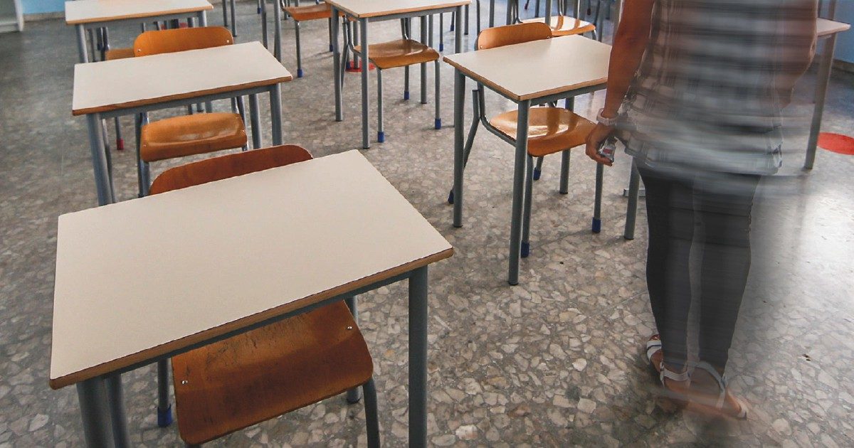 “Faccetta nera” in una scuola in provincia di Avellino per il 25 aprile. Il docente: “Un equivoco”. E il preside lo diffida