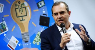 Copertina di De Magistris parla della sua idea di sinistra: in mezzo al popolo, a Napoli