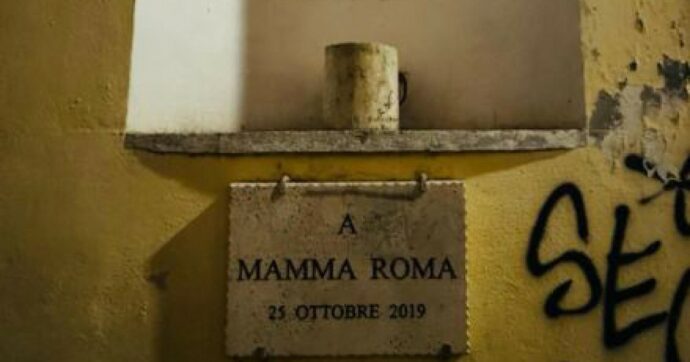 Sfregiata a Roma la scultura dedicata ad Anna Magnani: divelto e portato via il busto di Trastevere