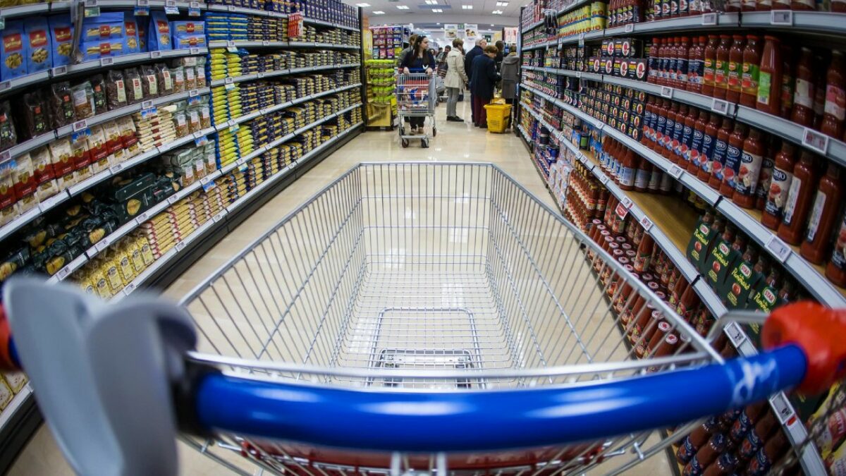 Una bisnonna di 79 anni bandita a vita dai supermercati, dopo essere stata accusata di essere stata scortese con un membro dello staff. Lei si difende: “Trattata come una criminale”