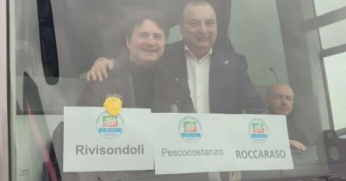 Elezioni Abruzzo, il caso del bus di Forza Italia partito da Napoli: “Li portiamo a votare”