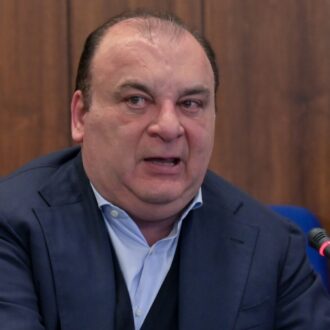 Copertina di Huaweigate, la commissione Juri: togliere l’immunità al deputato Ue Martusciello (FI). Salvo De Meo