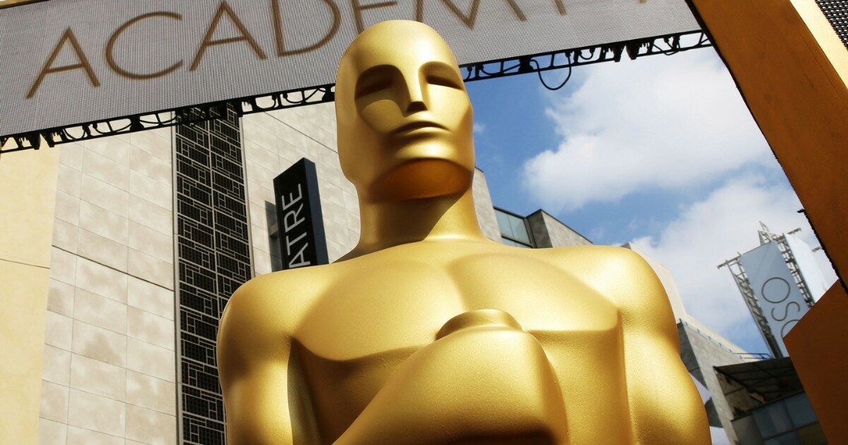 Presentatori, ospiti (da Spielberg ad Al Pacino) e orari: tutto quello che c’è da sapere sulla notte degli Oscar 2024