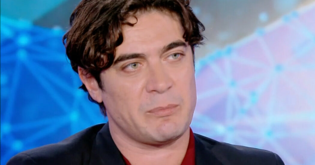 https://st.ilfattoquotidiano.it/wp-content/uploads/2024/03/10/riccardo-scamarcio-1050x551.jpg