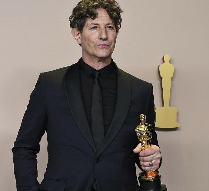 Oscar 2024, il regista Jonathan Glazer: “In questo momento siamo qui come uomini che rifiutano la loro ebraicità”