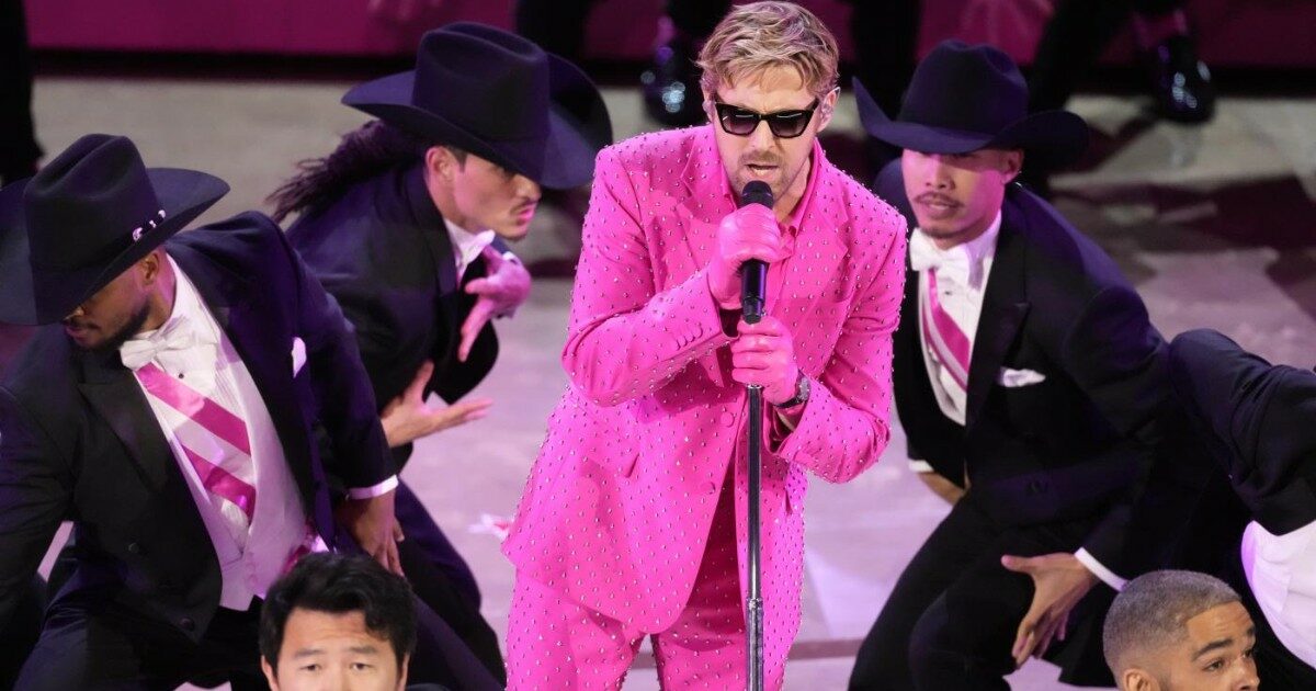 Oscar 2024, Ryan Gosling canta I’m Just Ken e scatena il delirio al Dolby Theatre di Los Angeles