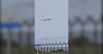 Copertina di C’è troppo vento in Puglia: il volo da Parigi non riesce ad atterrare a Bari e viene dirottato a Brindisi – Video