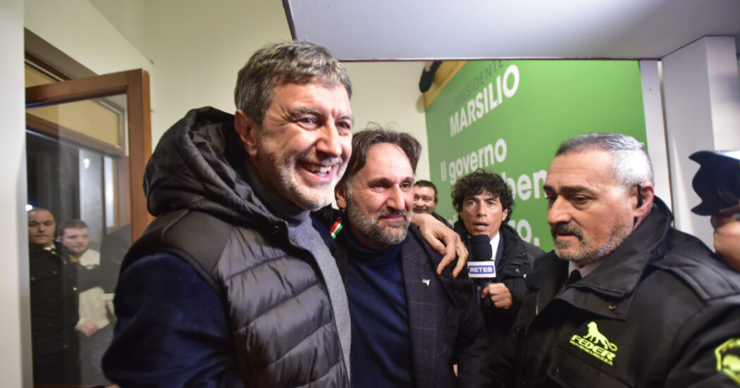 Voto in Abruzzo, risultati: vince il centrodestra, Marsilio avanti di sette punti su D’Amico. FdI primo partito al 24%, Forza Italia doppia la Lega