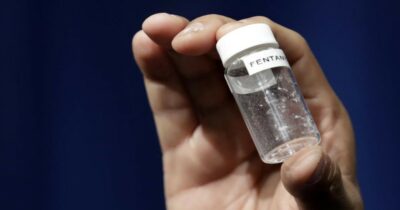 Copertina di Sul Fentanyl “l’interessamento della ‘ndrangheta”, cos’è il farmaco che rende zombie e perché c’è un piano di prevenzione