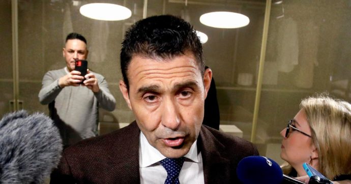 Vannacci: “19enne, corteggiai una trans poi me lo dissero”