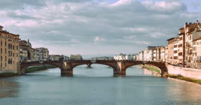 Studentessa Usa in gita a Firenze cade in Arno: salvata dall’insegnante e da alcuni canottieri