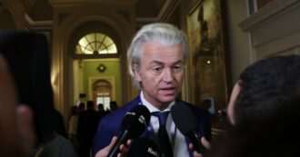 Copertina di Olanda, Wilders getta la spugna: “Non ho il sostegno per diventare premier”. Ma il suo partito di destra vola nei sondaggi