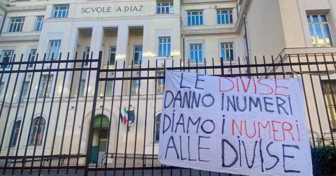 Genova, “incontro di orientamento” sulle prospettive di un posto in polizia nella ex scuola Diaz. Protestano gli studenti
