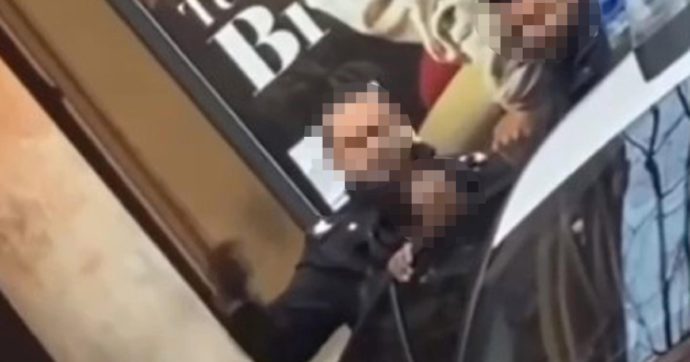 Pugni al fermato: video inguaia due carabinieri