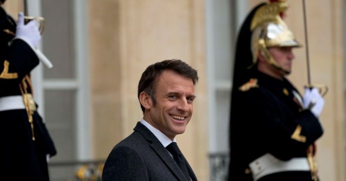 Copertina di Macron insiste: “Truppe francesi sul terreno è ipotesi futura”
