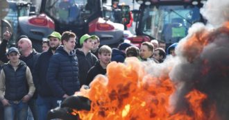 Copertina di L’Ue cede ai trattori: aiuti e meno controlli