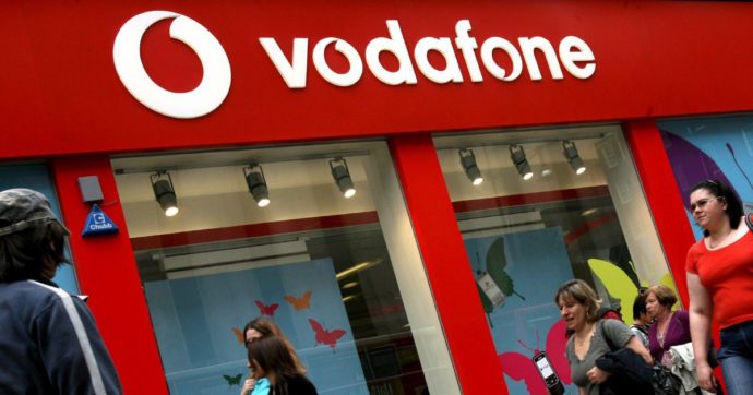 Vodafone vuol cedere un ramo d’azienda: quale futuro per chi lavora nelle telecomunicazioni?