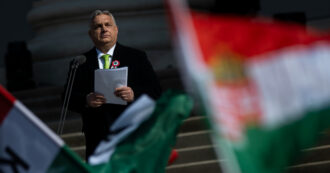 Copertina di Ungheria, nel discorso per la festa nazionale Orbán evoca una “marcia su Bruxelles”: “L’Ue costringe a educare i bimbi all’omosessualità”