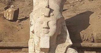 Copertina di Scoperta in Egitto la metà mancante di una delle più imponenti statue del faraone Ramses II