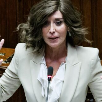 Copertina di Bernini contro le pubblicità dei corsi di preparazione ai nuovi esami di ingresso a Medicina