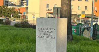 Copertina di Vandalizzata la statua dedicata al lavoro dei braccianti a Latina, la denuncia del giornalista e sociologo Marco Omizzolo