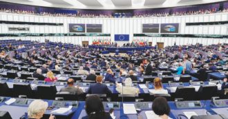 Copertina di Massimiliano Smeriglio: “Scrivo romanzi e faccio politica contro la guerra, perciò ho lasciato il Pd”