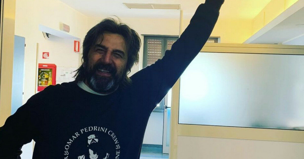 “Ogni volta che salgo sul palco il mio cuore è a rischio. Ma l’ultima operazione che ho subito non esisteva 15 anni fa, ho fiducia nella scienza”: le parole di Omar Pedrini