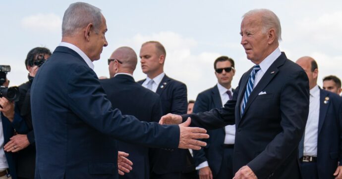 Gaza, Biden sente Netanyahu: “Operazione a Rafah sarebbe errore”. Ma il premier israeliano: “Raggiungeremo tutti gli obiettivi”