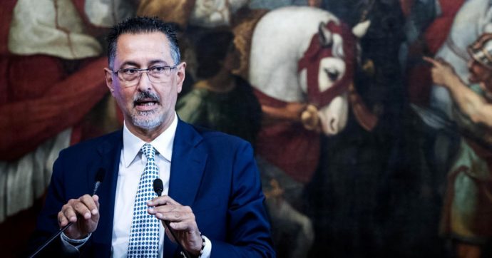 Calenda si consegna al ras-martire Pittella: “Noi come gli ebrei”