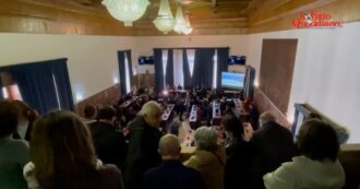 Copertina di Ponte sullo Stretto, l’ad Ciucci contestato in consiglio comunale a Messina: “Vergogna, vergogna”. Aula sospesa – Video