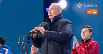 Copertina di Russia, Putin accolto dagli applausi al concerto per l’anniversario dell’annessione della Crimea