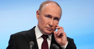 Copertina di “Metà dei voti di Putin sono falsi”: l’analisi di “Novaya Gazeta” sui dati elettorali in Russia. “Il suo vantaggio schizza insieme all’affluenza”
