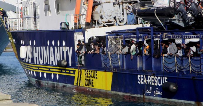 Migranti, tribunale sospende il fermo della “Humanity 1”