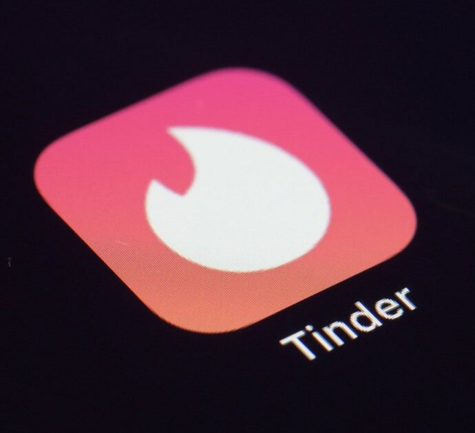 Cos’è il boysober, il nuovo trend che spinge a prendersi una pausa dalle relazioni romantiche (e dalle app di dating)
